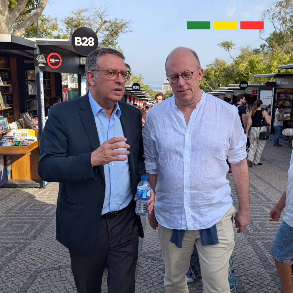 António José Seguro visitou a Feira do Livro de Lisboa, acompanhado pelo escritor e jornalista Luís Osório